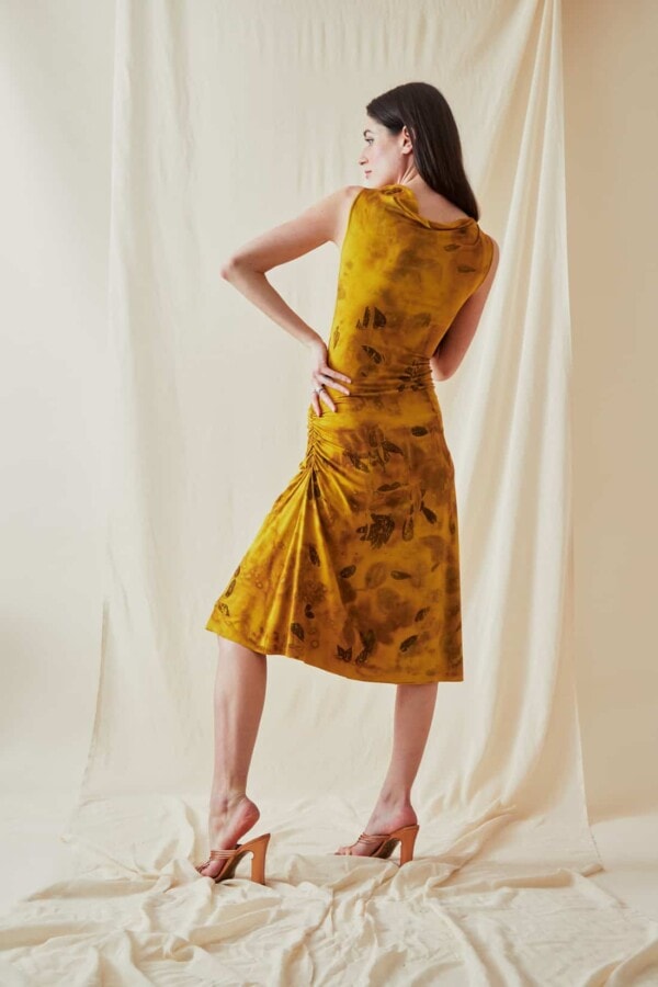 Mid-length eco-print knit dress THILIA Curry - 4