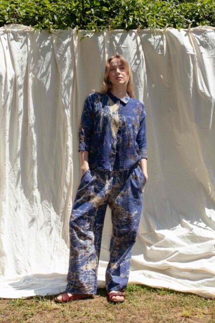 Pantalon bleu large en coton bio imprimé pour femme TRIBAL 1