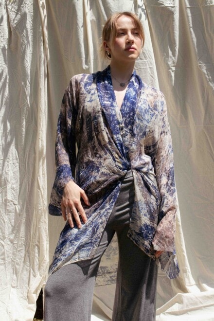 Kimono court bleu en soie imprimé à la main CRETA 1