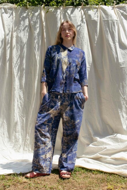 Pantalon bleu large en coton bio imprimé pour femme TRIBAL 1